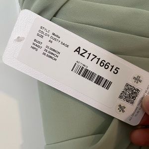 Womens 6 formal dress. Never worn.